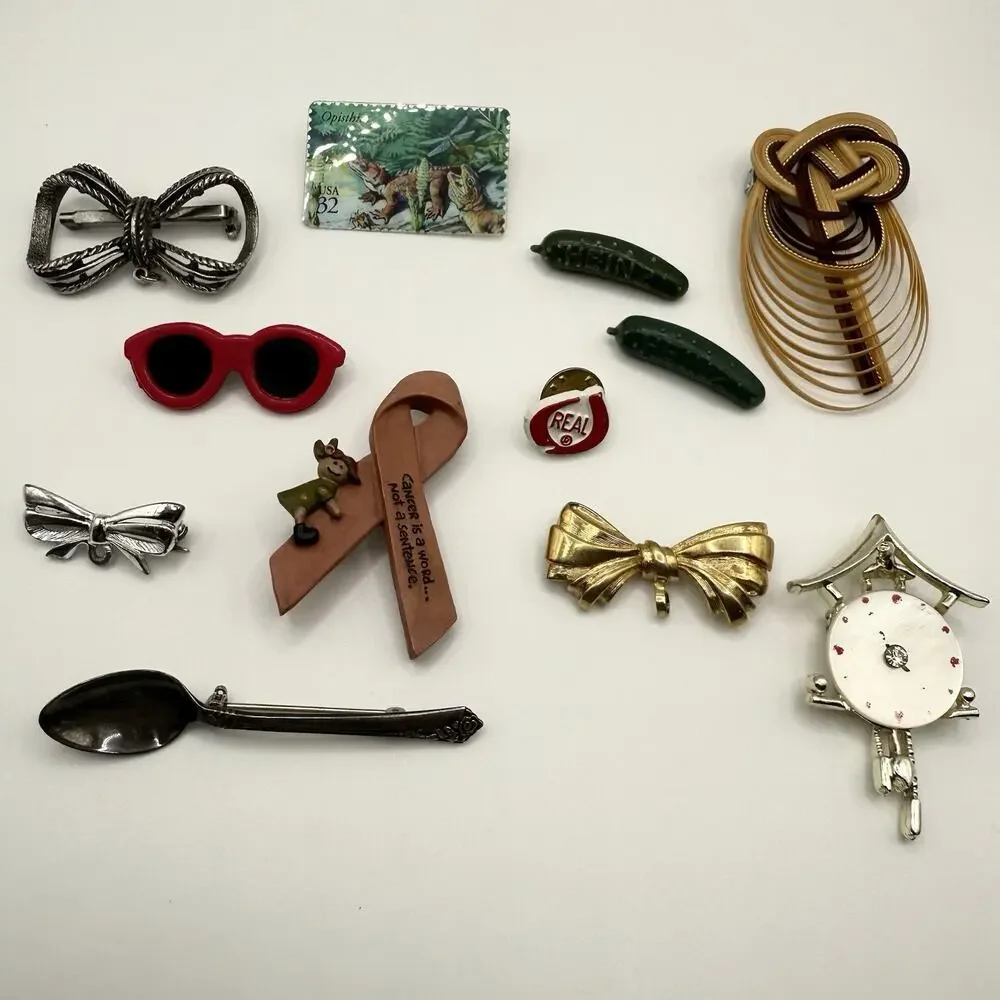 Vintage‎ Lot of Twelve Brooch Pins Pickles Clock Dinosaurs Spoon Bows Sunglasses